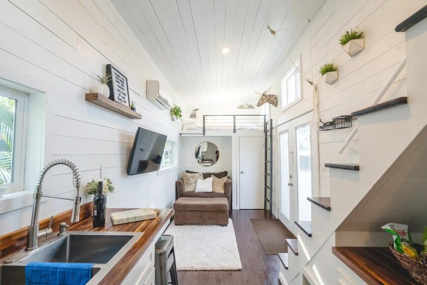 Lovely and Comfy Tiny House in Florida - Tiny Houses On Wheels For Sale